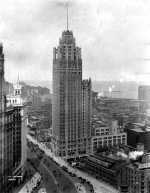 Chicago Tribune: Tribune Tower debuted 100 years ago, ushering in the ...