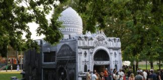 Floating Museum presented “Mecca” Flats and Bronzeville Floating Monuments Exhibit at IIT Crown Hall on August 9, 2025