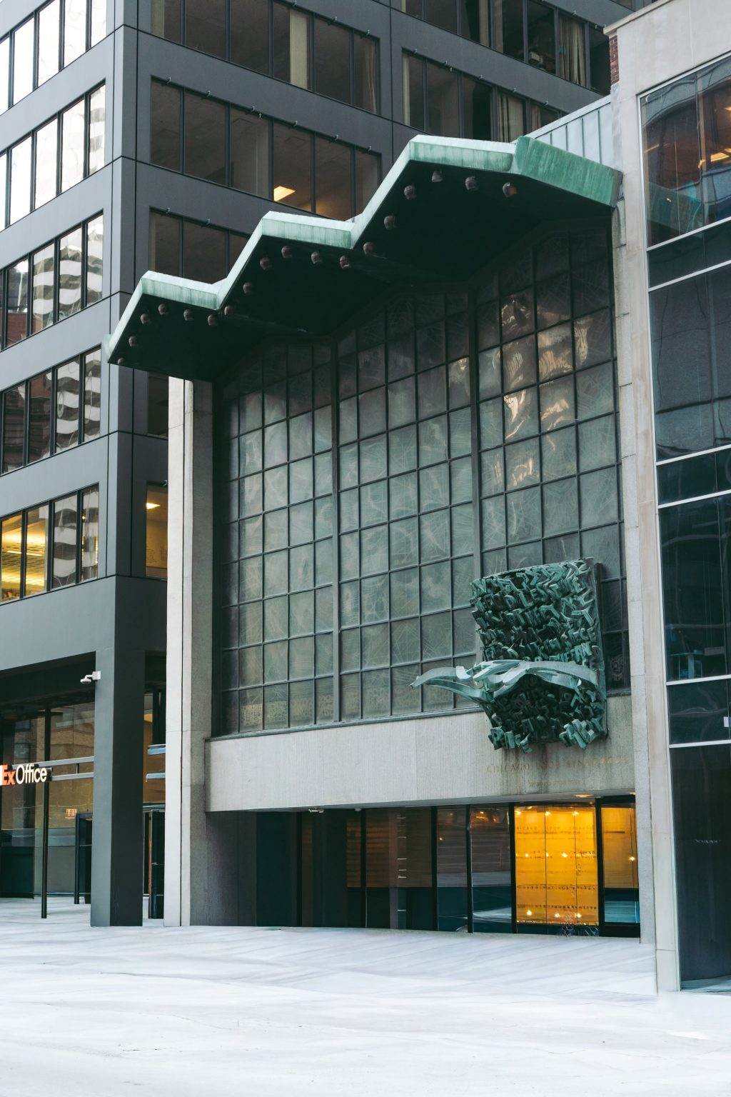 Chicago Loop Synagogue, a 2026 Chicago 7 Most Endangered. Chicago Loop Synagogue, 1957, Loebl, Schlossman & Bennett, 16 S. Clark Street. Photo Credit: Lily Ma / Numi Studio